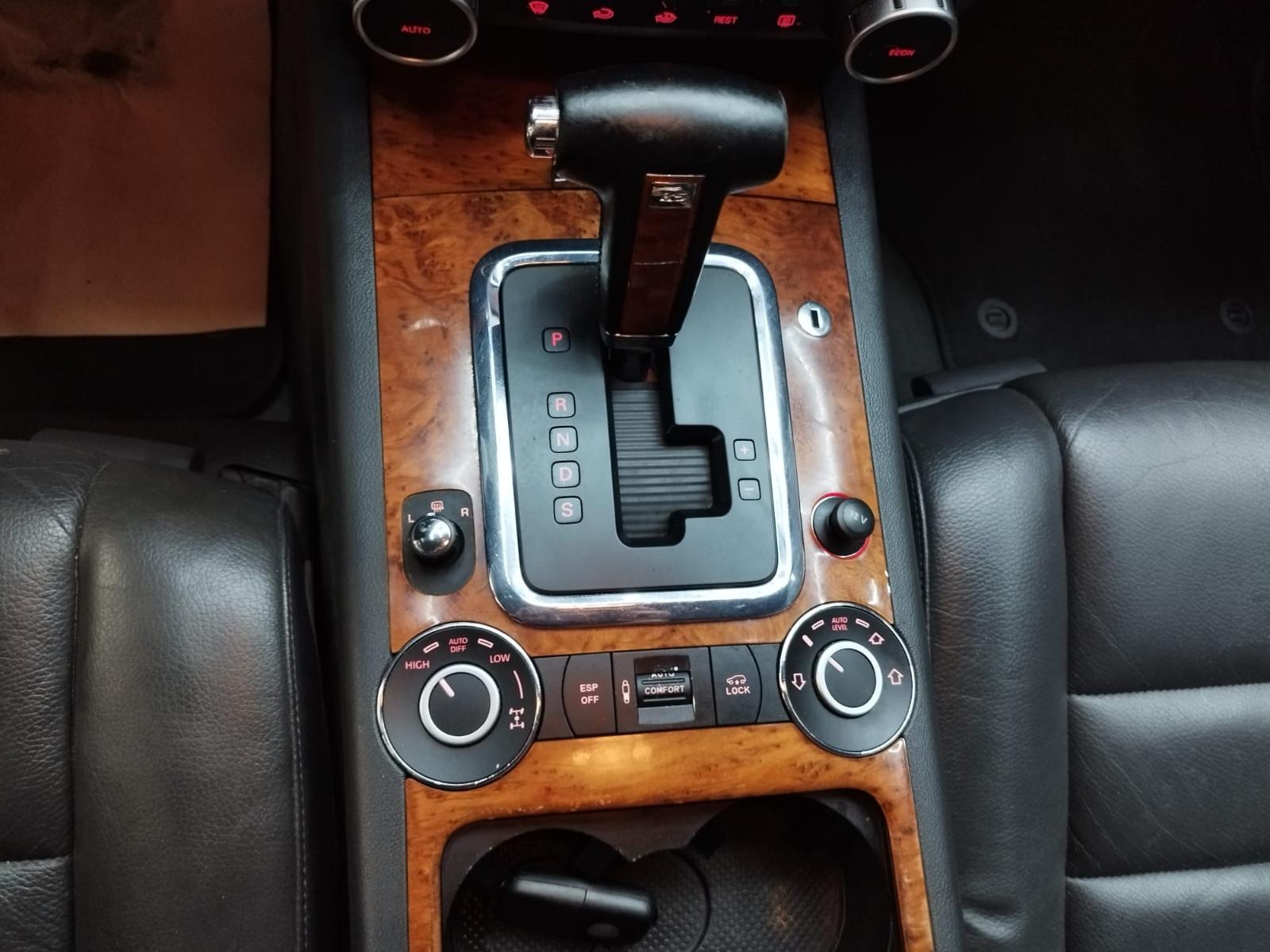 Volkswagen Touareg 2005 — photo 31