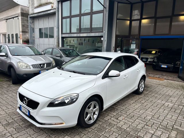 Volvo V40 euro6b 2.0 D2 CV 120 R-design Momentum