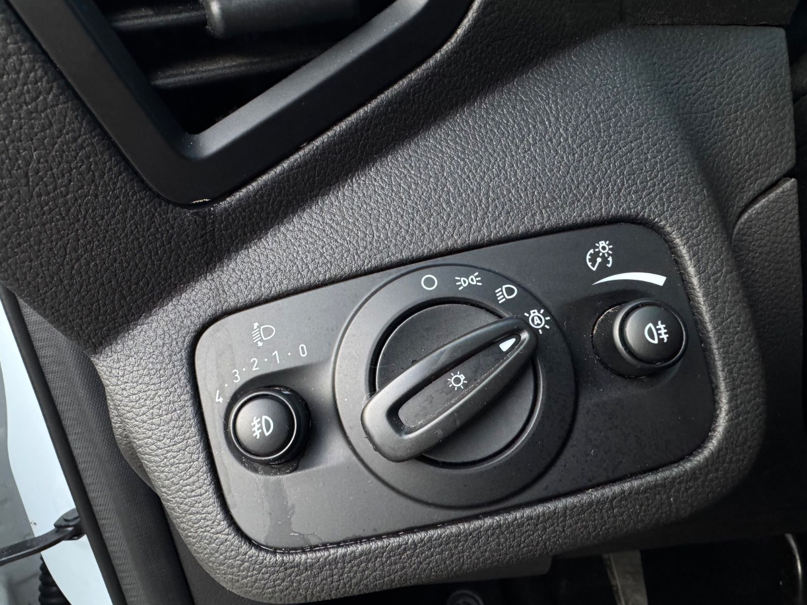 Fahrzeugabbildung Ford Kuga Titanium*LED*8Fach Alu*Kamera*Teilleder