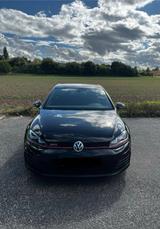 Volkswagen Golf 7 GTI Perf./ Inspektion Neu/ 8-fach bereift - mit Benzin-Antrieb: Schwarz, Standheizung