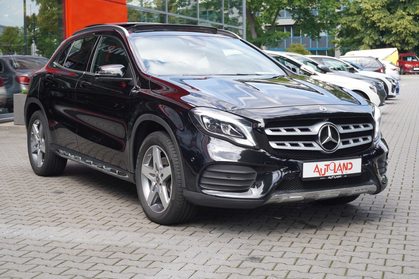 Mercedes-Benz GLA 220d AMG Line LED Navi Pano AHK 360 SHZ foto 4