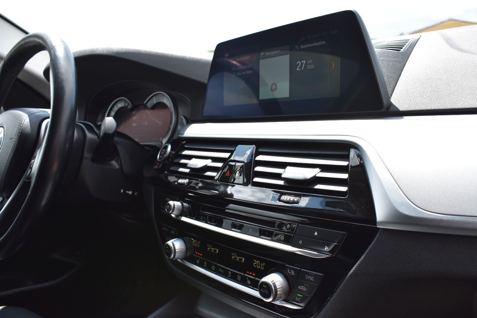 Fahrzeugabbildung BMW BMW 520d Touring Head Up/Anhänger/Driving Assist