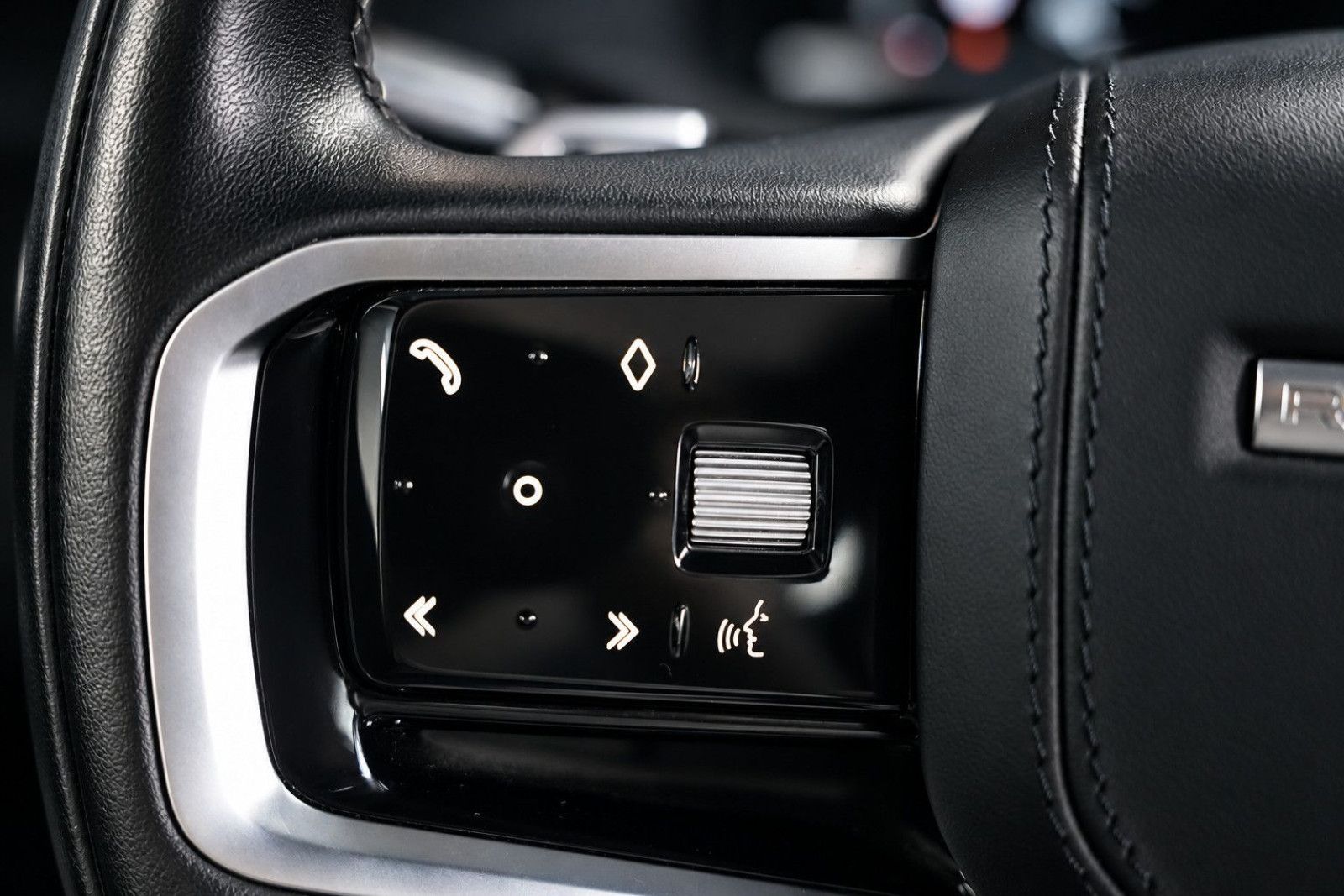 Fahrzeugabbildung Land Rover Range Rover Velar P400e *Panorama*Meridian*Kam