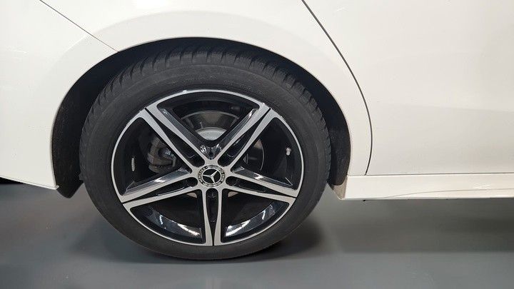 Mercedes-Benz CLA 220d SB AMG*PANO*AHK*LED*MBUX*KAM*DISTR*TOP imagem 3