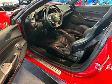 2015 Ferrari 488 GTB 照片 10