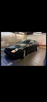 Mercedes-Benz 320 - schwarze Mercedes-Benz 320