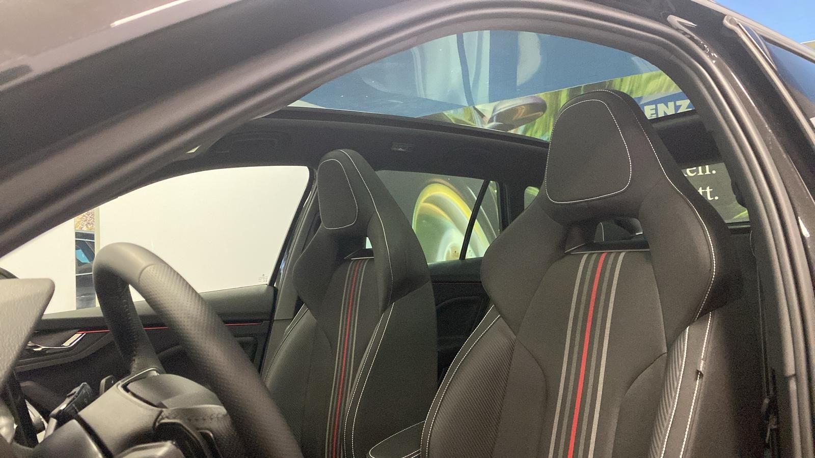 Fahrzeugabbildung SKODA Kamiq Monte Carlo 1.5TSI DSG+AHK+MATRIX+PANO+ACC