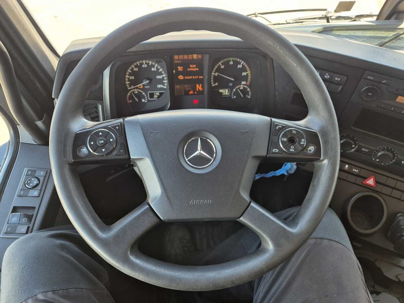 Fahrzeugabbildung Mercedes-Benz Antos 1830 LL 4x2 Ladebordwand Carrier Supra 750