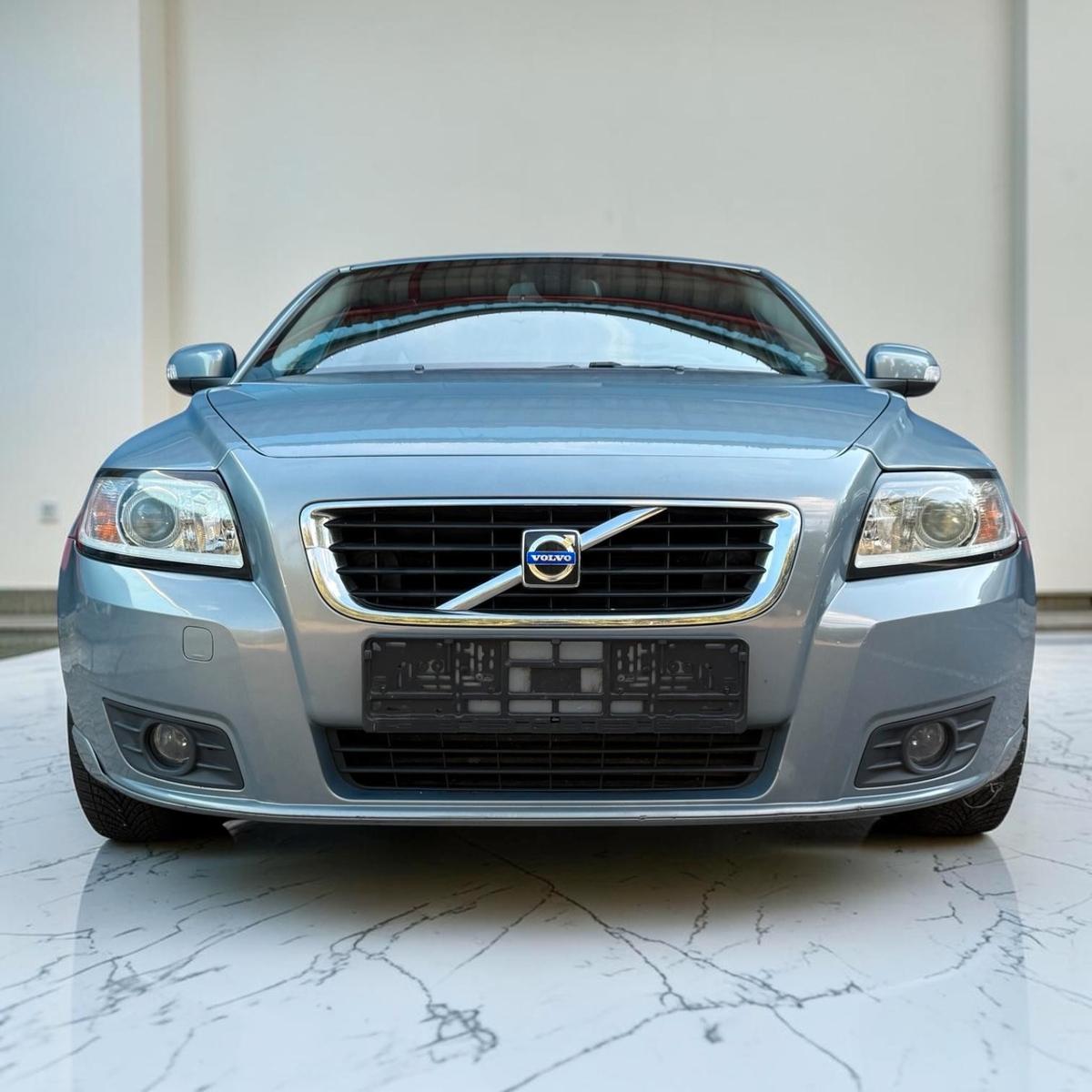 Volvo V50 2008 — interior
