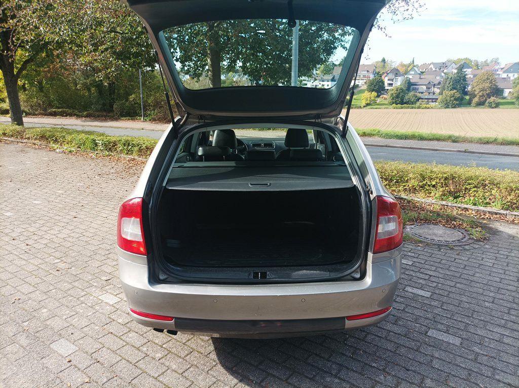 Skoda Octavia 2010 — interior