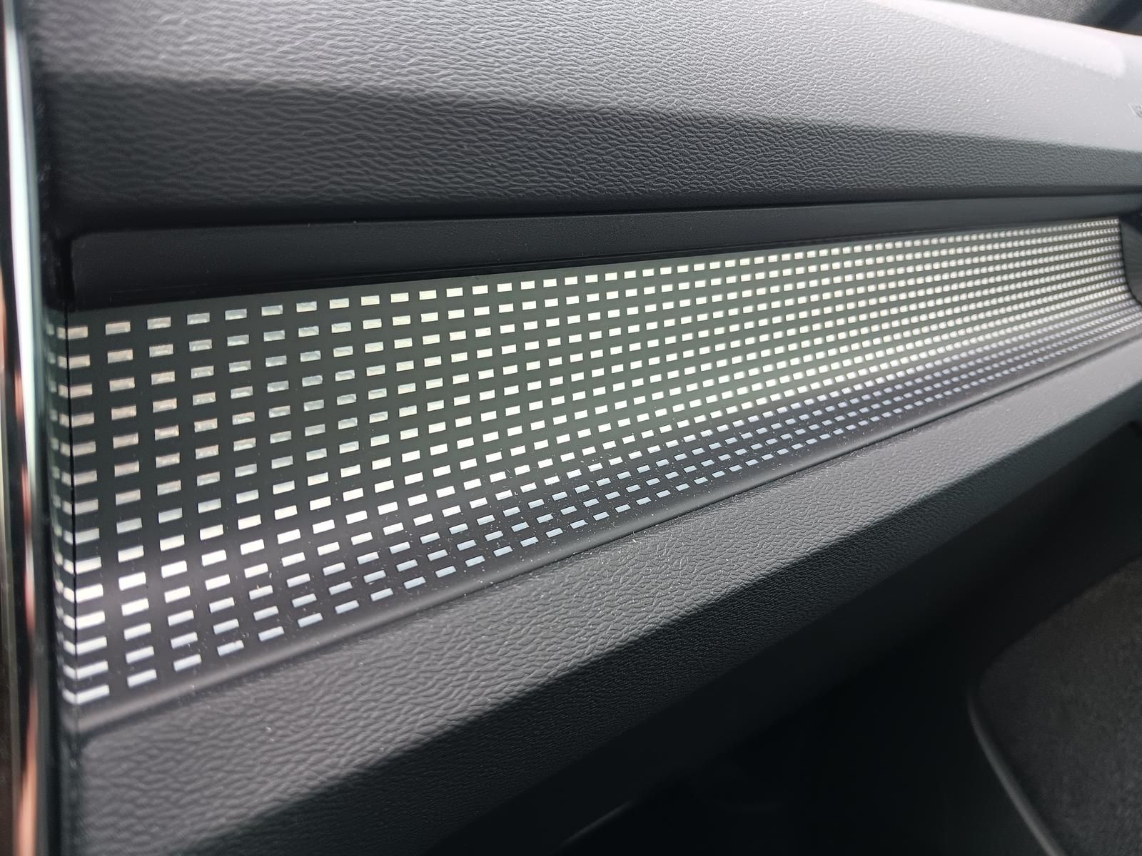 Fahrzeugabbildung Volvo XC40 Recharge Single Plus Pure 'ACC,BLIS'