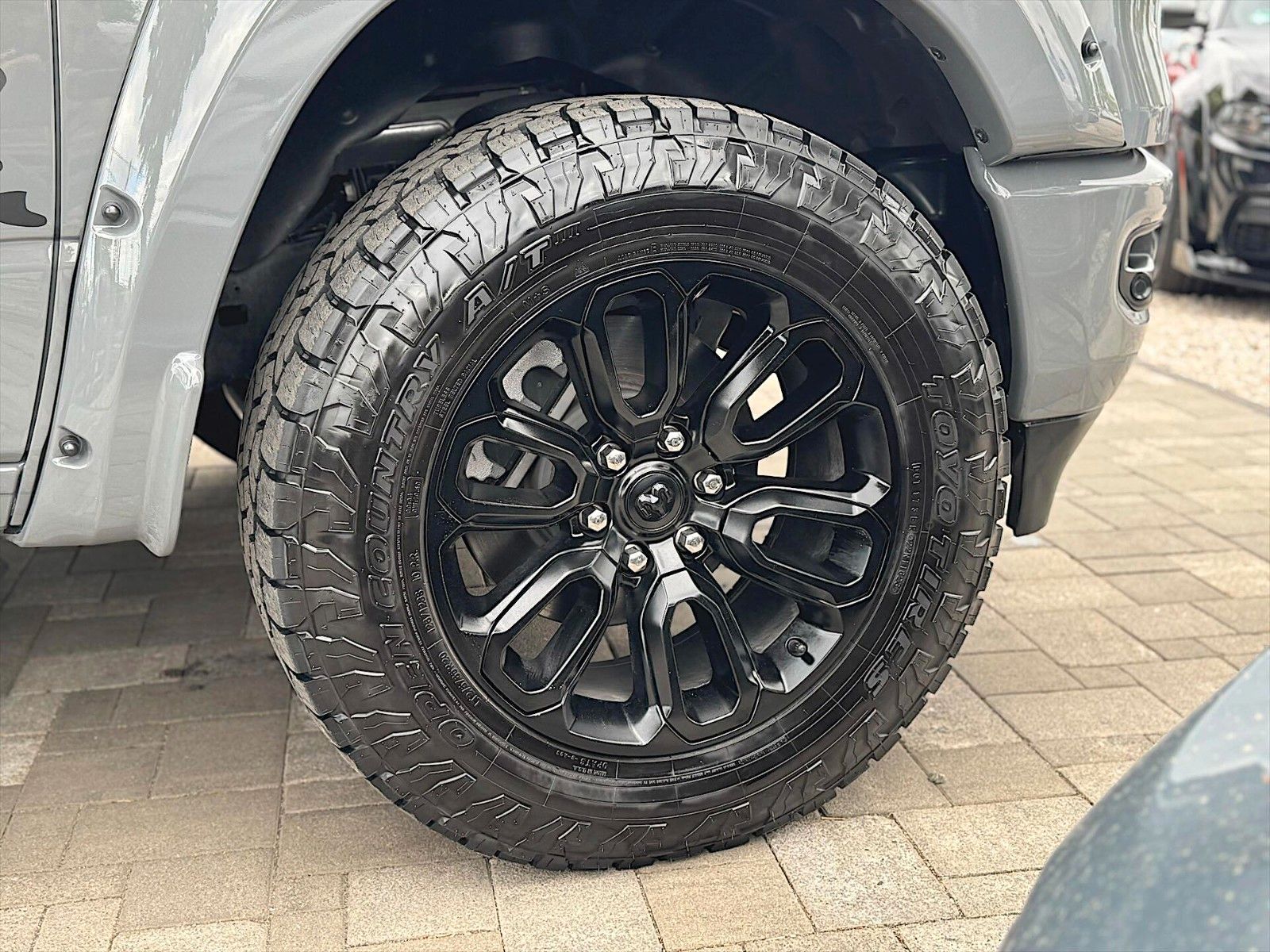 Fahrzeugabbildung Dodge RAM 5.7 V8 LARAMIE PUNISHER Offroad  4x4 *Pano*