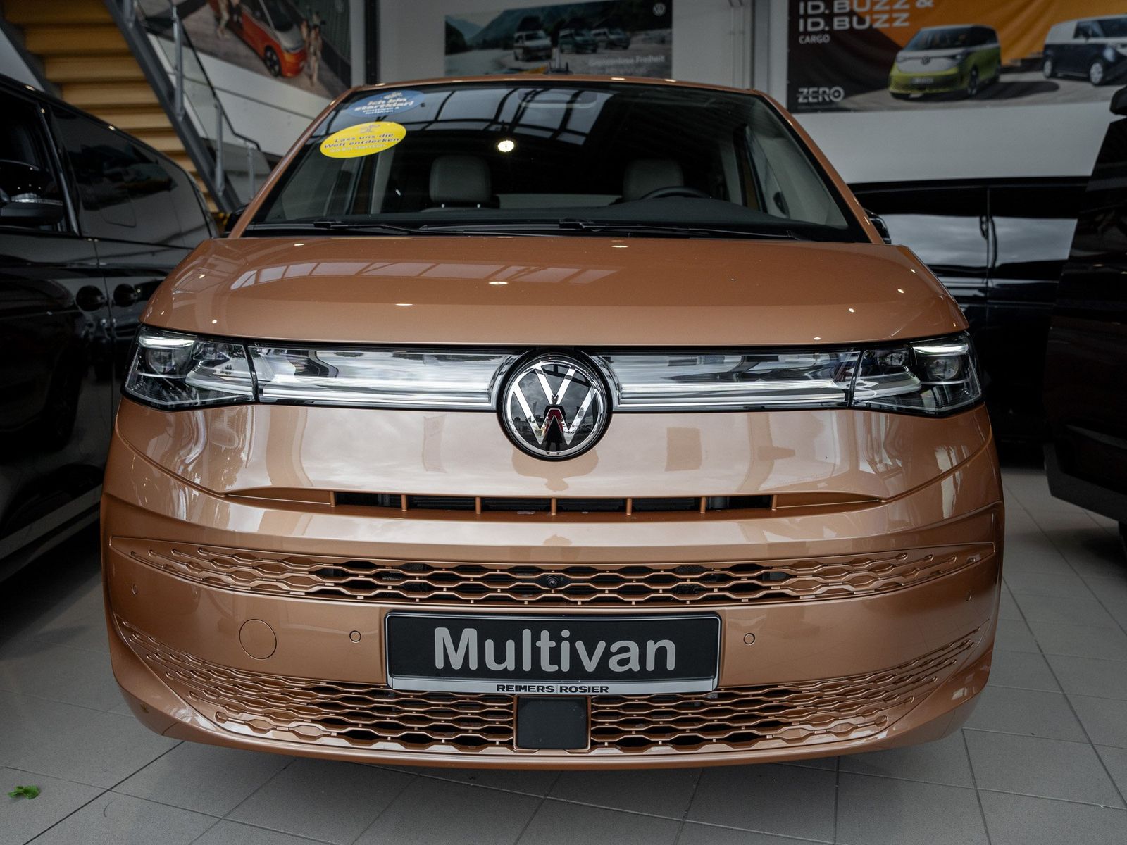 Volkswagen T7 Multivan 2.0 TSI Style NaviPro IQLight AHK Ka imagem 3