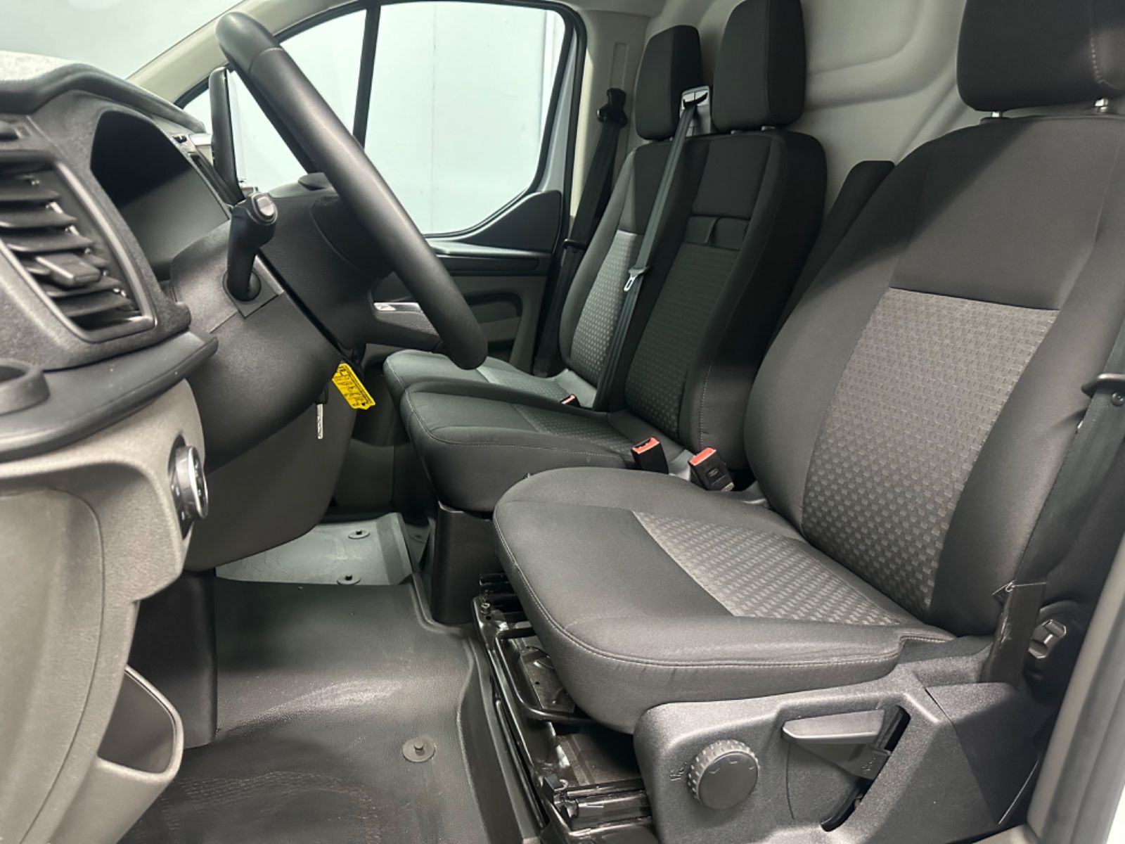 Fahrzeugabbildung Ford Transit Custom 300 L1H1 TREND*NAVI*TEMPO*KAMERA*