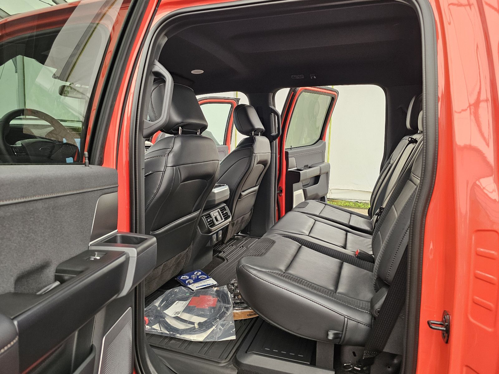 Fahrzeugabbildung Ford F 150 Raptor T1 Price: 67.000 EUR, Stock !
