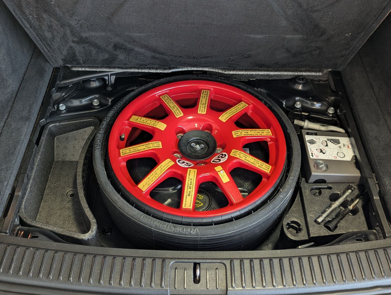 VW Touareg V6 TDI Terrain 4M StHz. Luft Pano AHK - Image 20