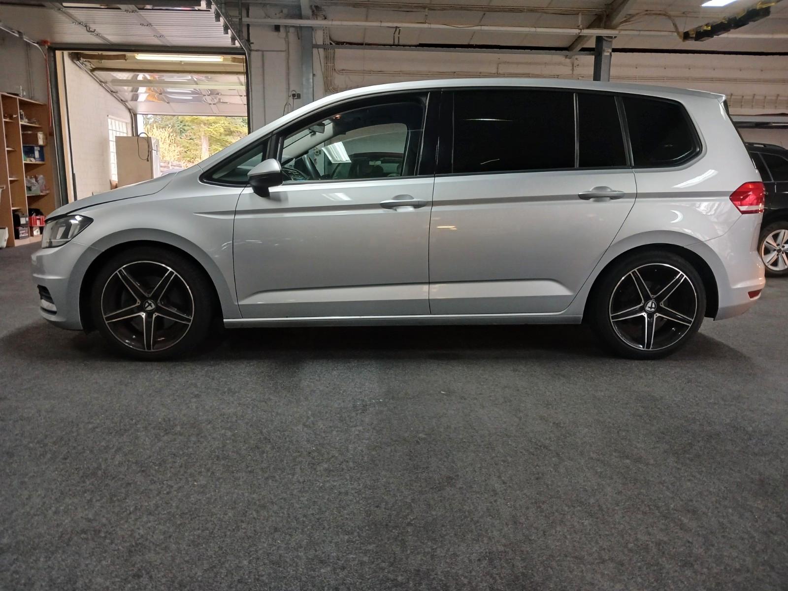 Volkswagen Touran NAVI LM 18 SR WR SERV TÜV NEU 02/2028