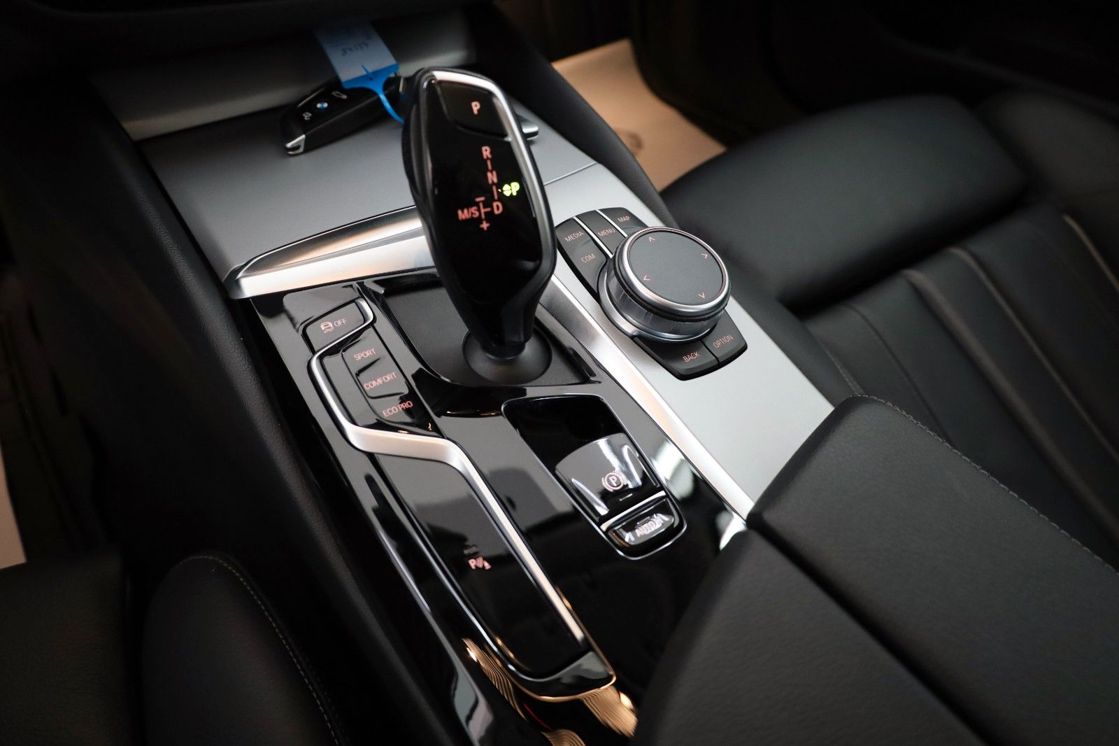 Fahrzeugabbildung BMW 520iA Lim. Leder,Navi,LED,HeadUp,Apple CarPlay