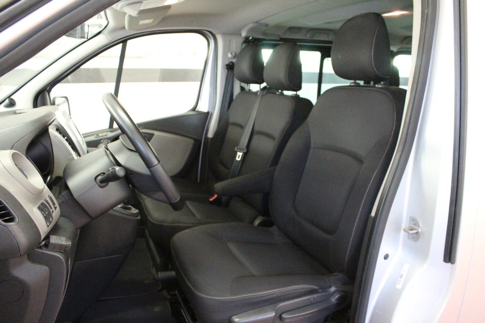 Fahrzeugabbildung Renault Trafic Combi dci 125 Expression*9-Sitzer*Navi*AH