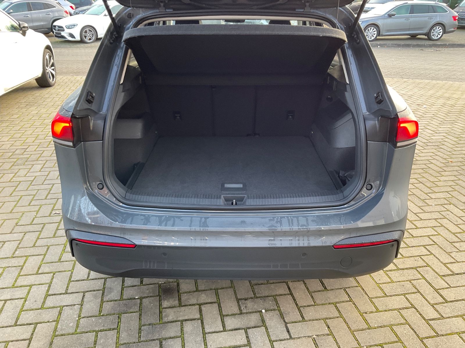 Fahrzeugabbildung Volkswagen Tiguan 1.5 eTSI DSG Life,Kamera,ACC,LED,Navi