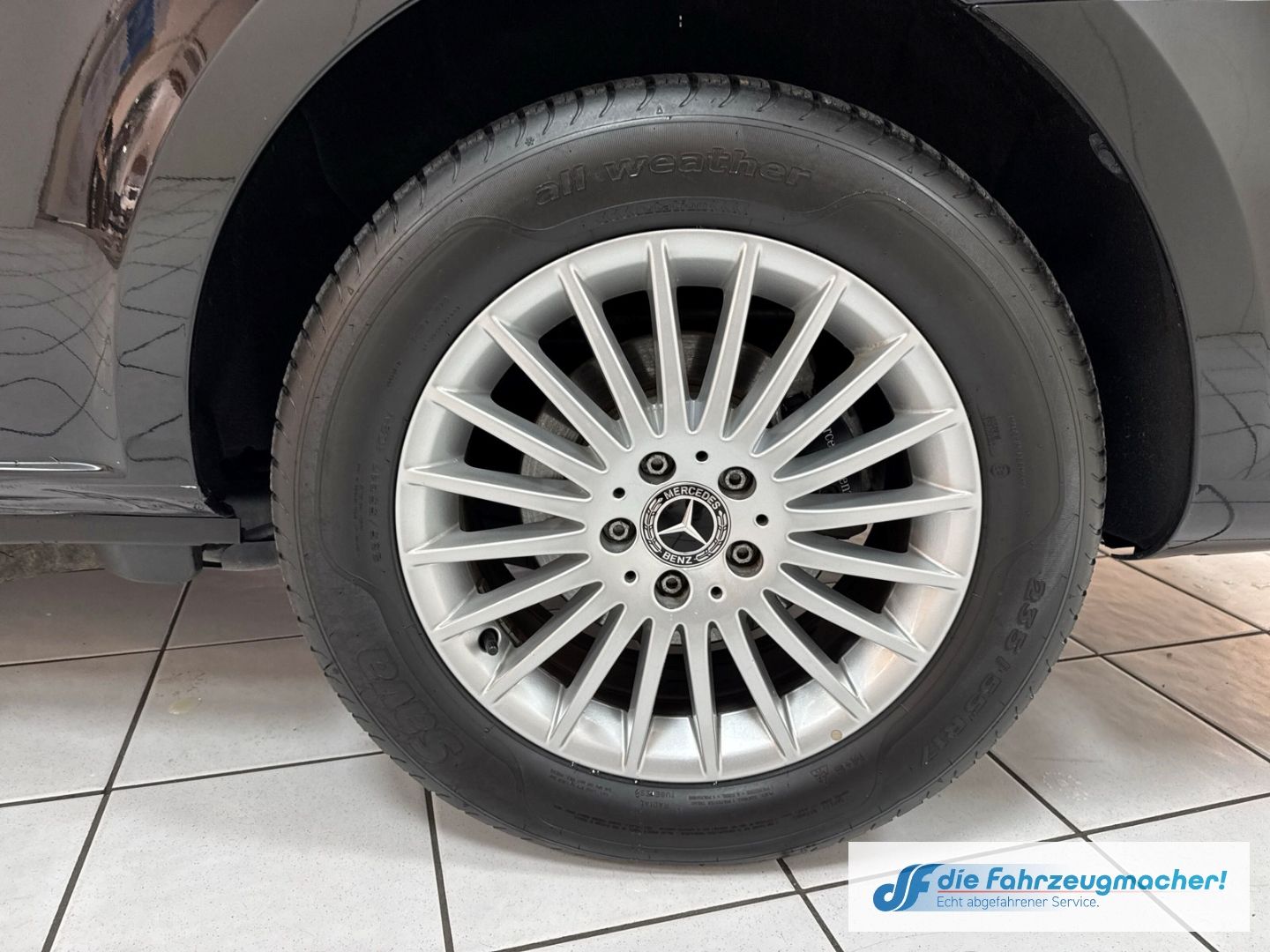 Fahrzeugabbildung Mercedes-Benz V 300 d EDITION extralang Sportpaket AHK-abnehmb