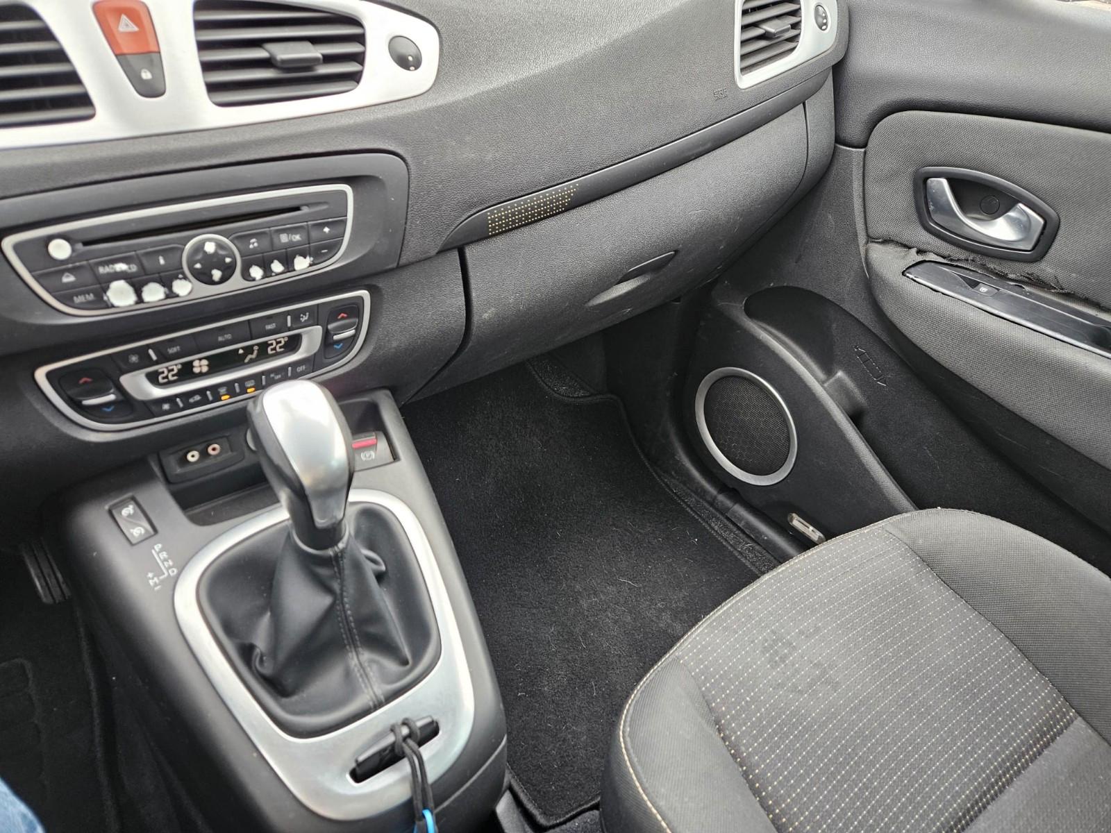 Renault Scenic 2009 — photo 17