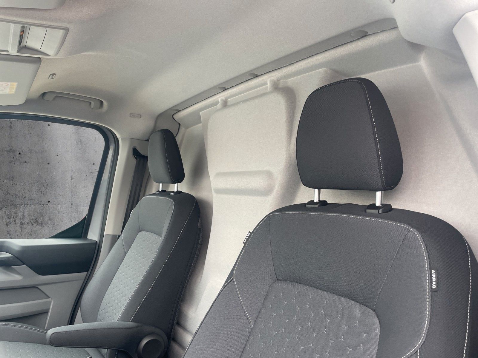 Fahrzeugabbildung Ford Transit Custom Kasten 320 L1 Limited AWD