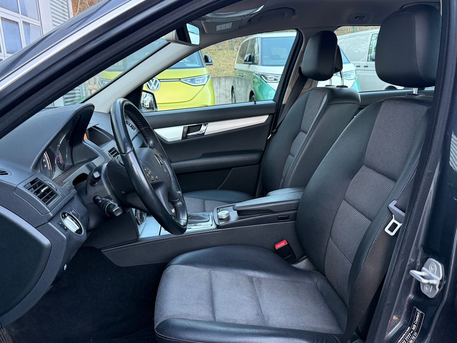 Fahrzeugabbildung Mercedes-Benz C 200 T CGI BlueEff Avantgarde Aut AHK GRA SHZ