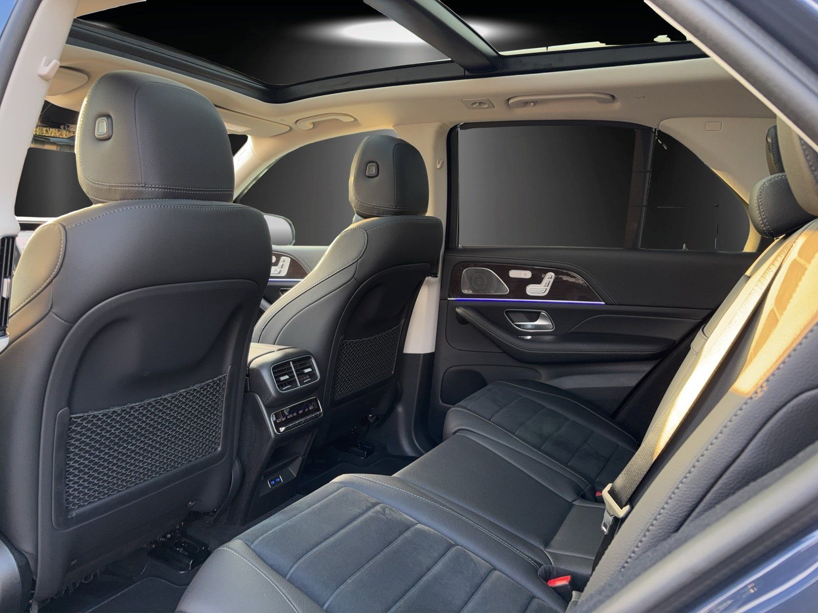 Fahrzeugabbildung Mercedes-Benz GLE350de AMG Prem DISTR Pano AIRMATIC 4xel.Sitze