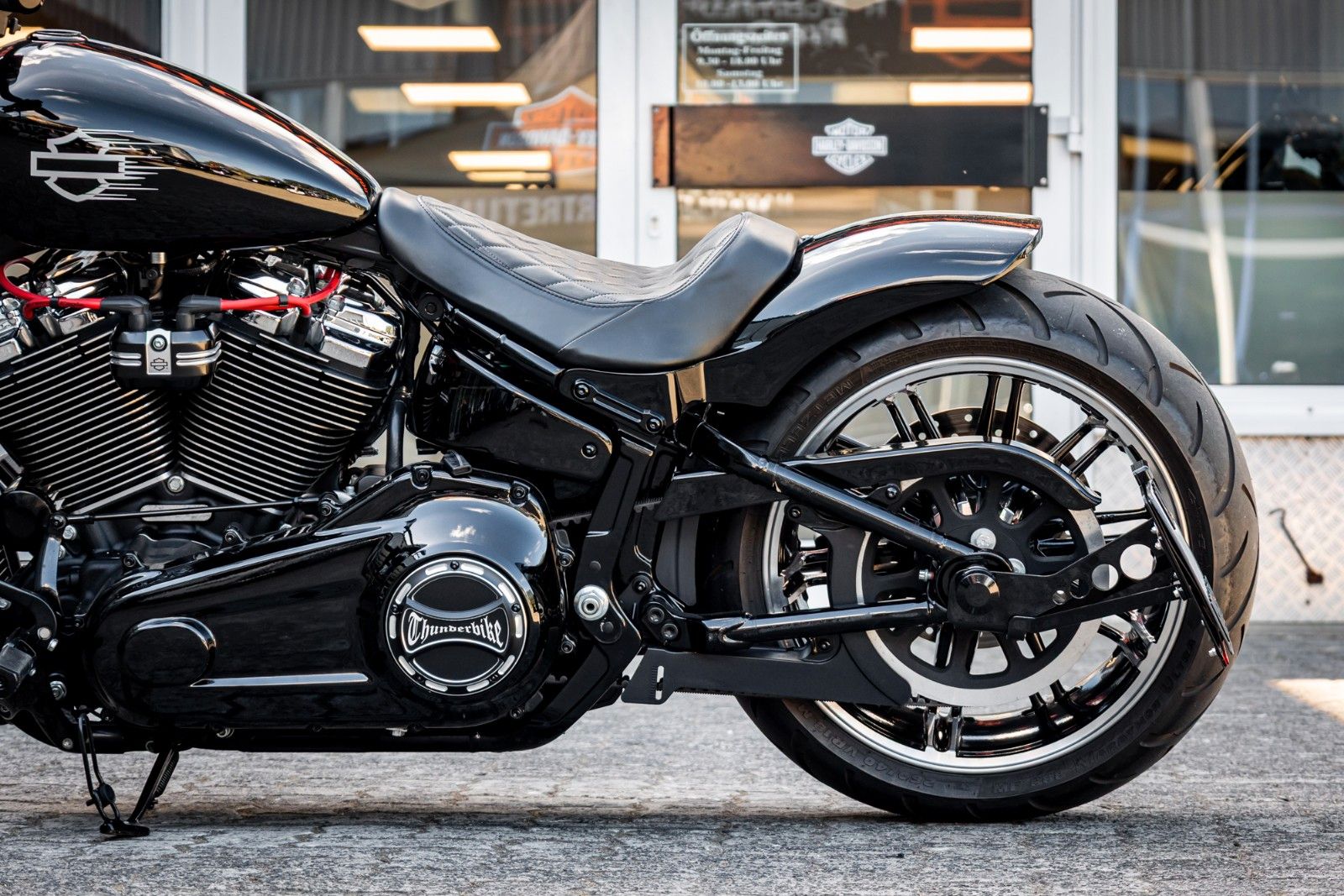 Fahrzeugabbildung Harley-Davidson FXBRS Breakout 114 cui - Jekill & Hyde