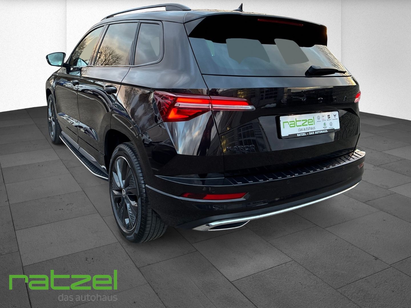 Fahrzeugabbildung SKODA Karoq Sportline 1.5 TSI DSG Navi LED Travel Assi