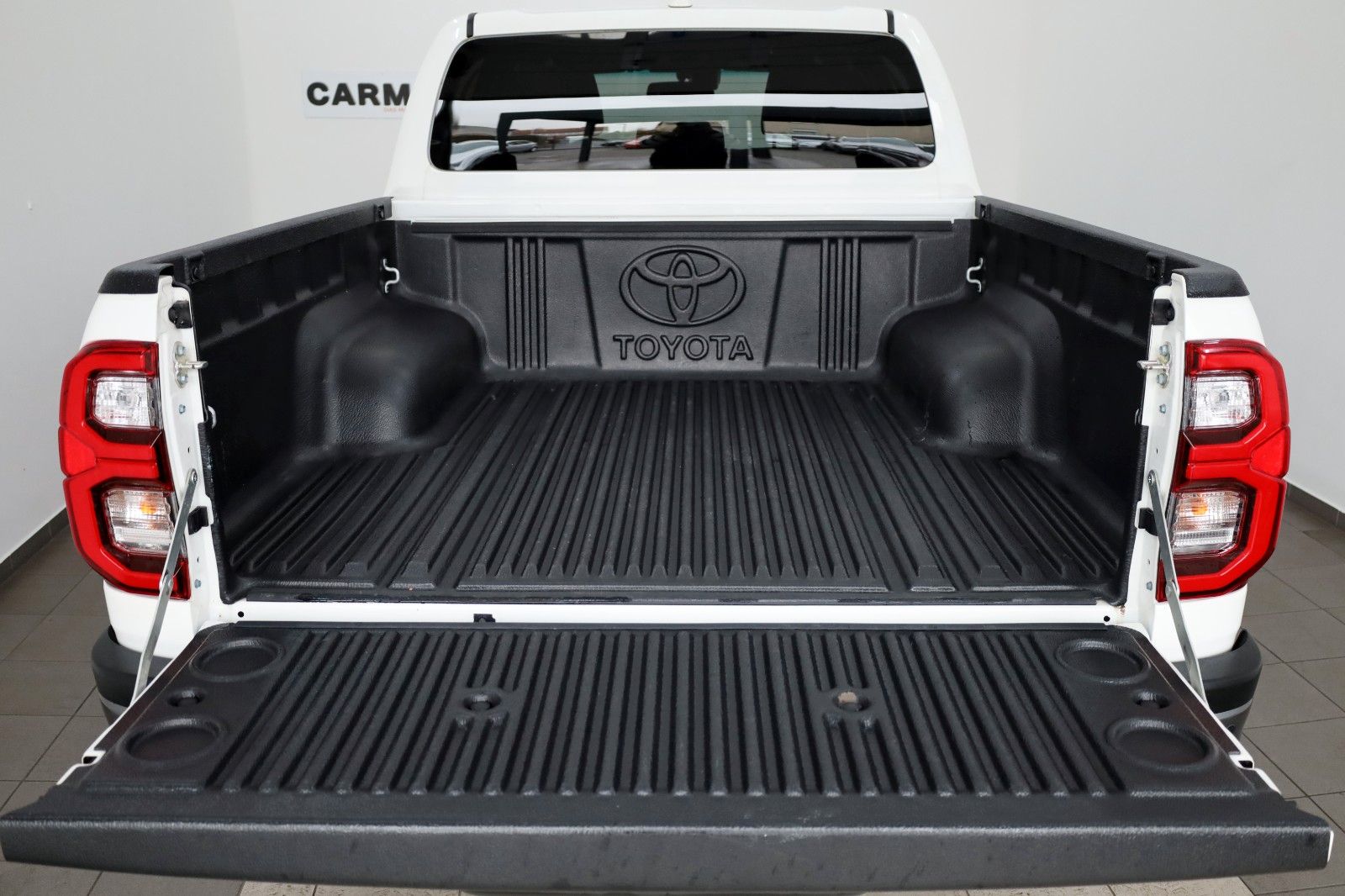 Fahrzeugabbildung Toyota Hilux 2.8 D-4D 4x4 Invincible,Leder,ACC,Garantie