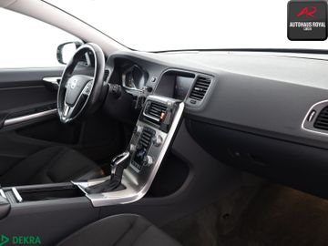 Volvo V60 Cross Country - 11