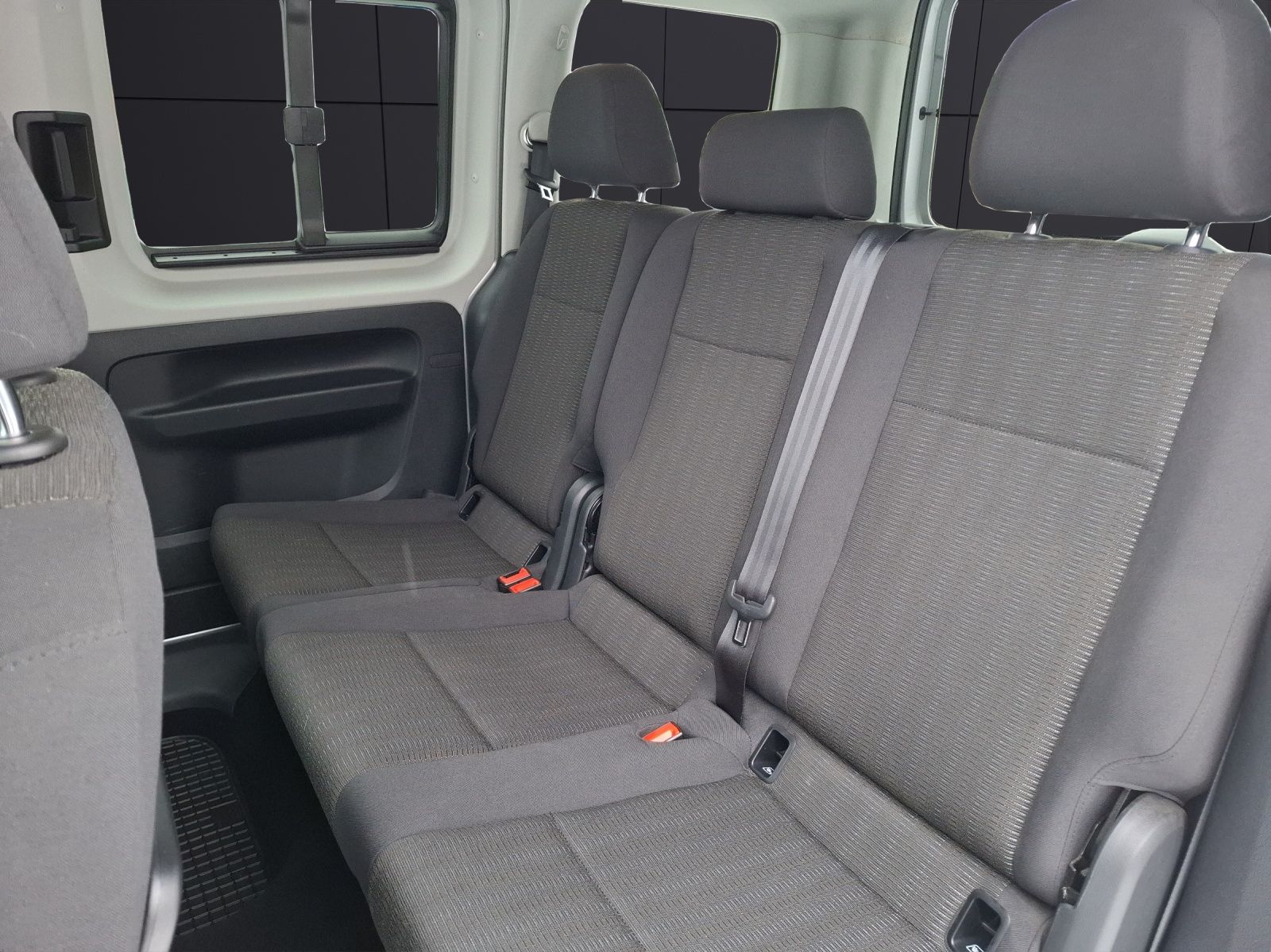 Fahrzeugabbildung Volkswagen Caddy TDI Comfortline Navi APP GRA PDC SHZ Clima