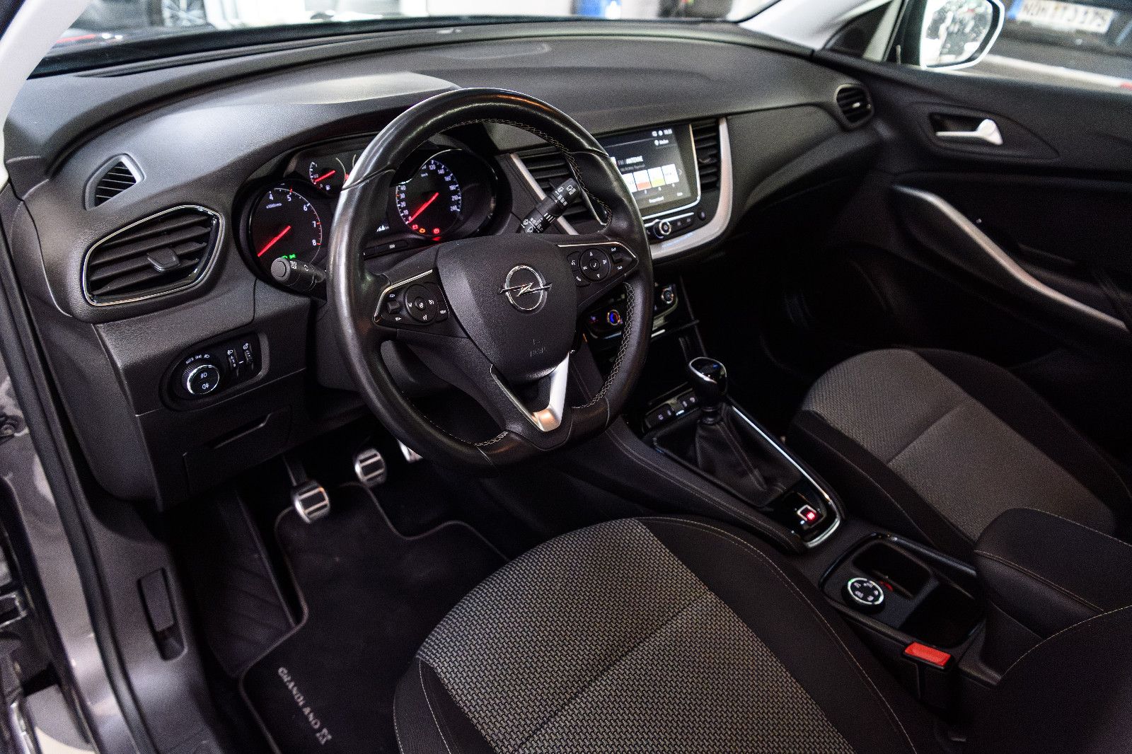 Fahrzeugabbildung Opel Grandland X /Navi+AHK+LED+Grip-Control+SH