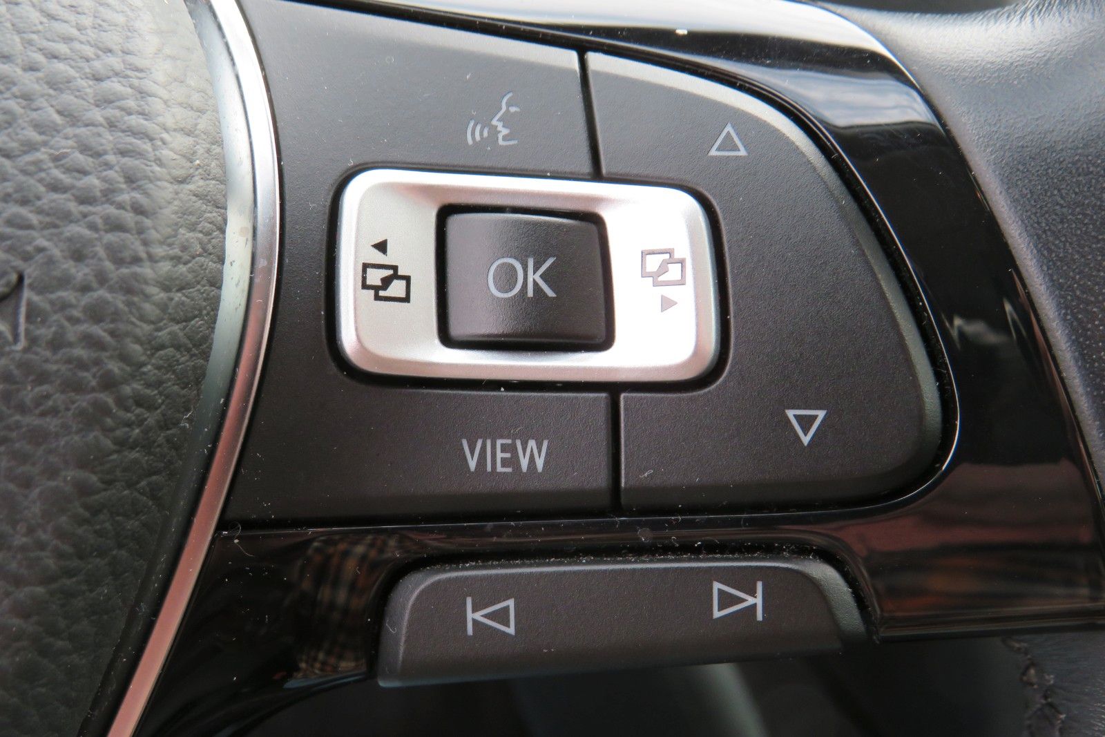 Fahrzeugabbildung Volkswagen Golf TDI IQ.DRIVE ACC NAVI AHK LED SPORTPAKET