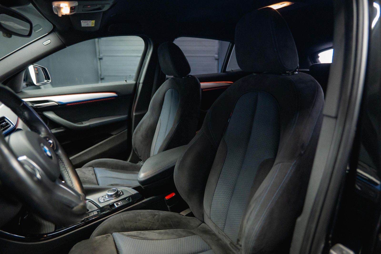 Fahrzeugabbildung BMW X2 sDrive 18i M Sport Automatik *Alcantara*LED*