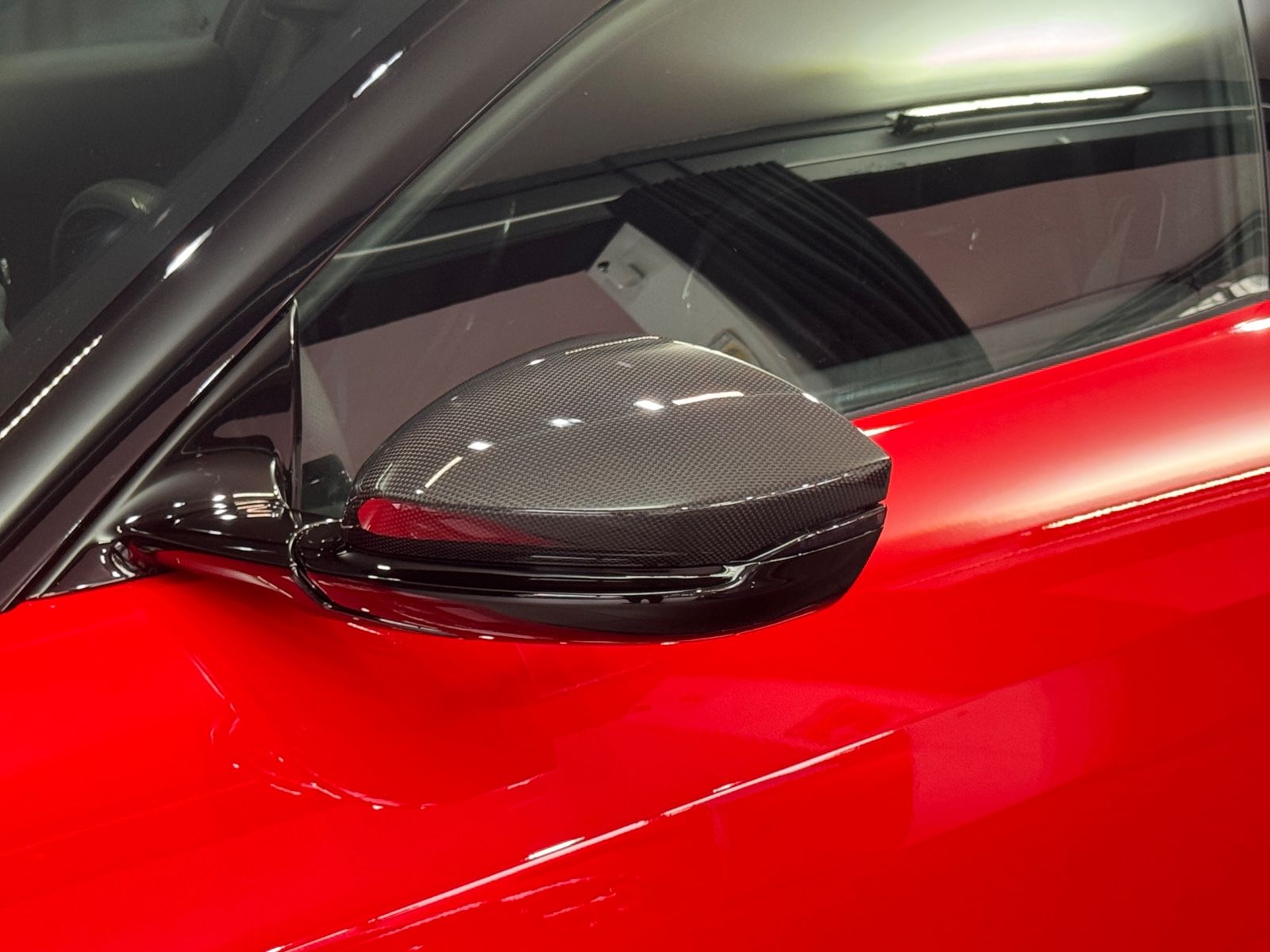 Fahrzeugabbildung Ferrari 12Cilindri|LIFT|FULL-CARBON|RACING-SEAT|ON STOCK