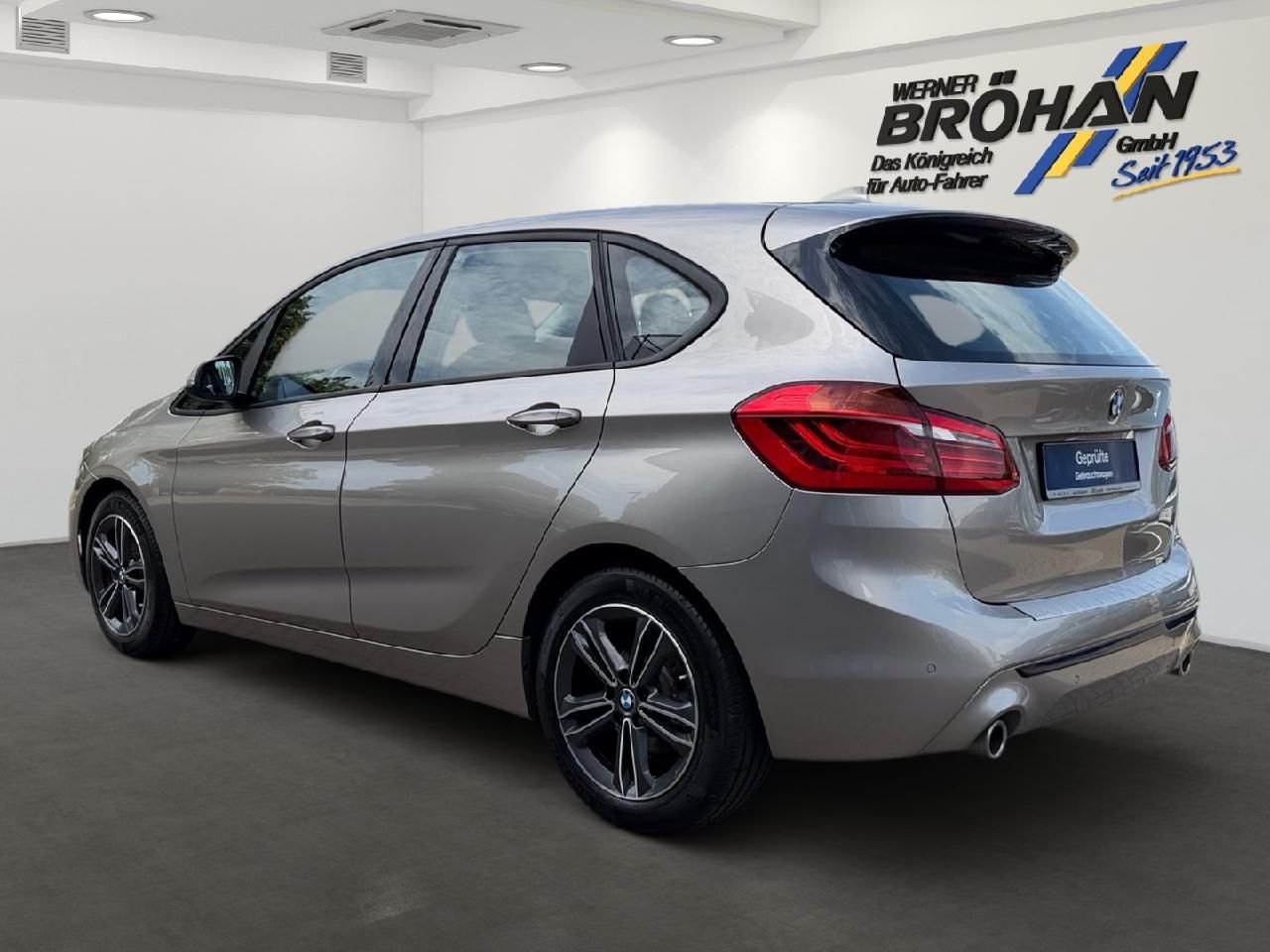 Fahrzeugabbildung BMW 2 Active Tourer 220 i Sport Line