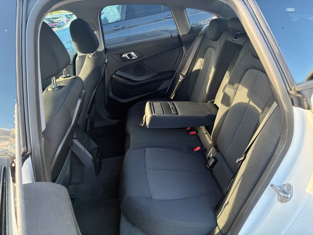 Fahrzeugabbildung BMW 218d Gran Coupé >NAV/AHK/LED/18Zoll Alu<