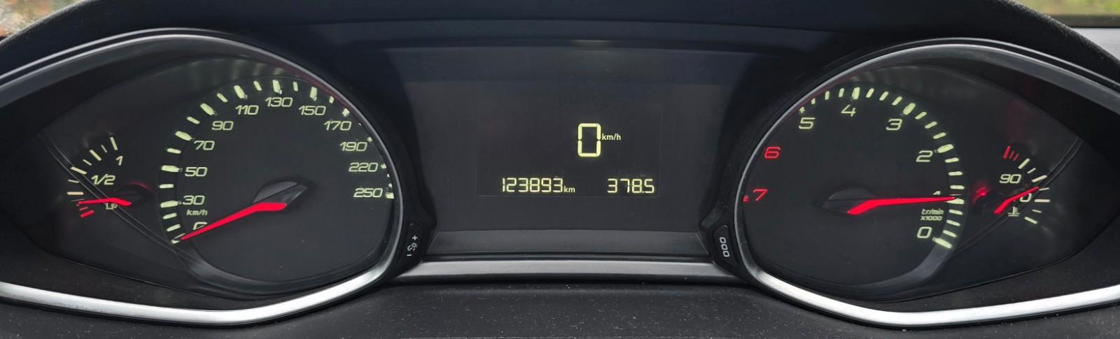 Peugeot 308 2015 — photo 9