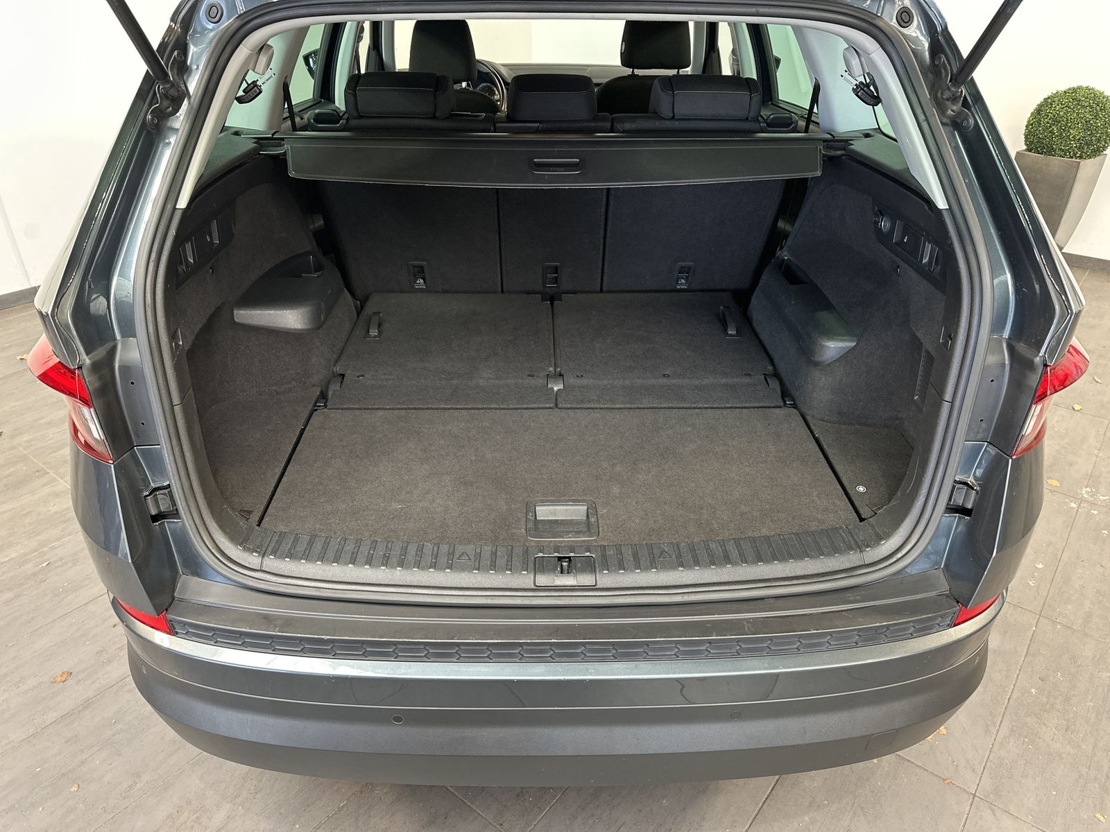 Fahrzeugabbildung SKODA Kodiaq 2.0 TDI DSG 7-Sitzer Ambition NAV+LED+KAM