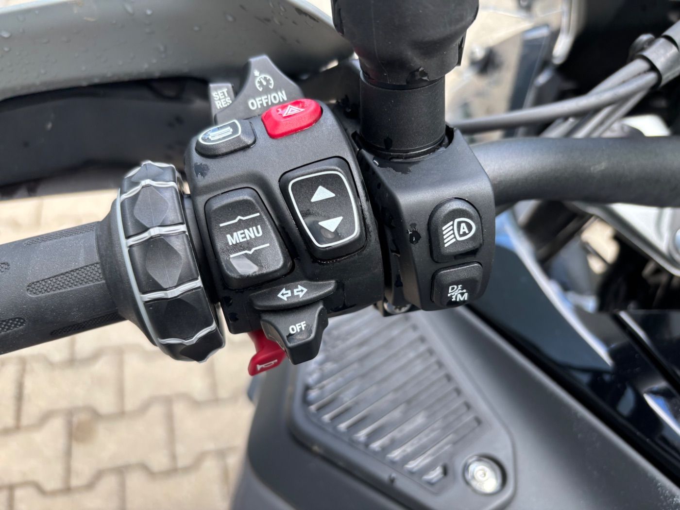 Fahrzeugabbildung BMW R 1300 GS Adventure Triple Black ASA 3 Pakete