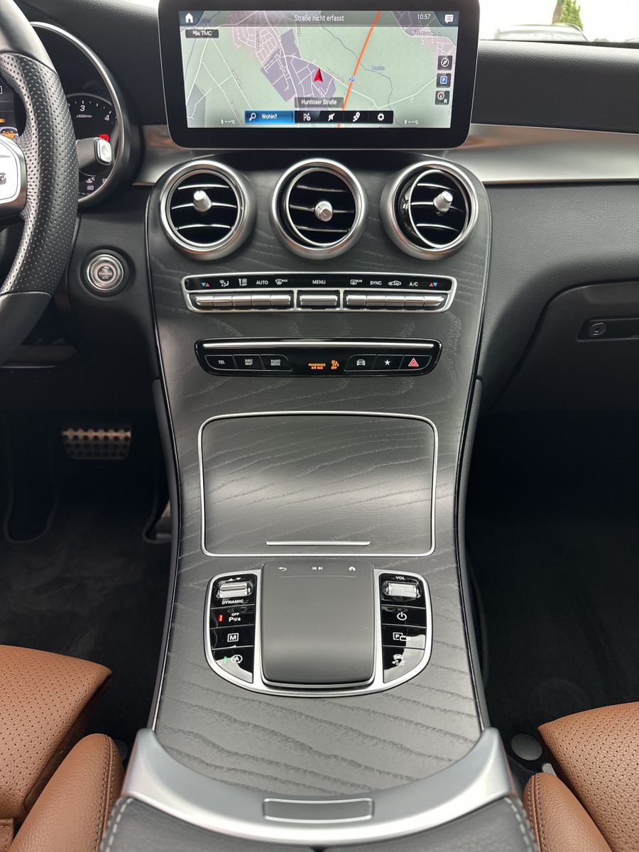 Fahrzeugabbildung Mercedes-Benz GLC 300d 4M AMG-Line NAV+LED+AHK+KAMERA+PANO+DAB