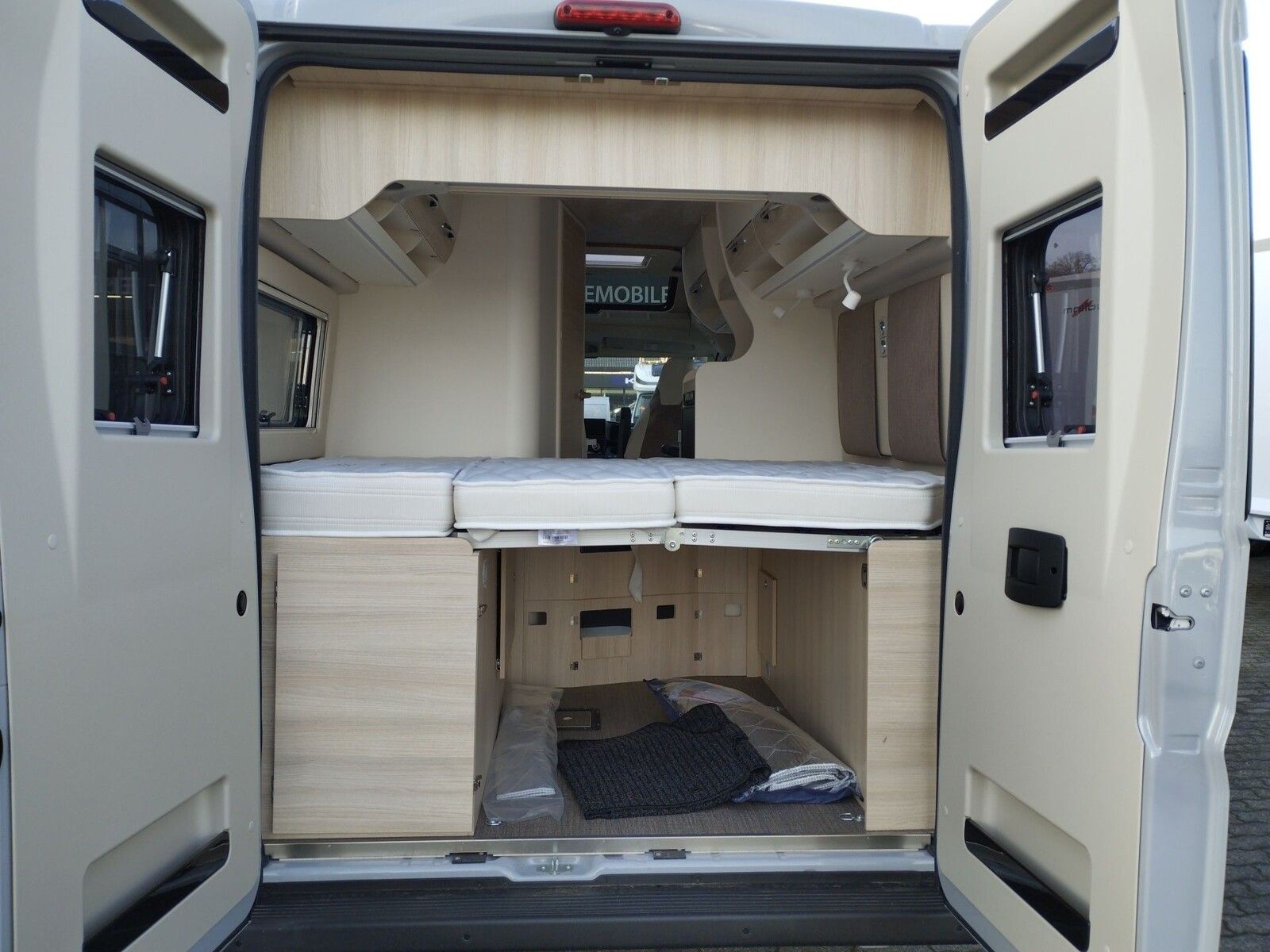 Fahrzeugabbildung Eura Mobil Van V 595 HB Alufelgen, RFK, Captain-Chair-Sitze