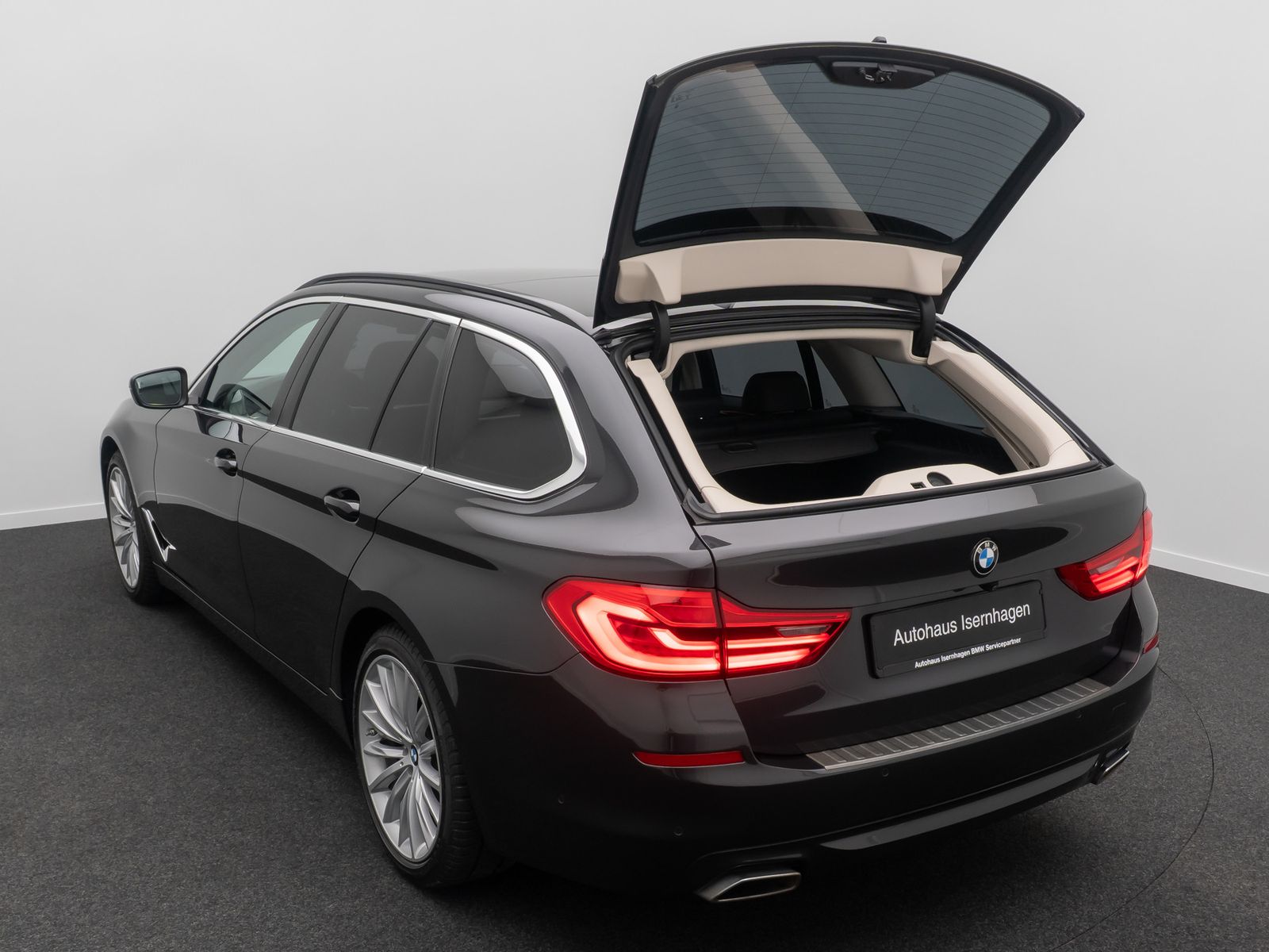 Fahrzeugabbildung BMW 540i xD HUD Kamera MSport Komfort Panorama19Zoll