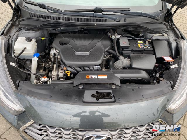 Hyundai i40cw 1.6 GDI blue Space Sicherheits-Navigation