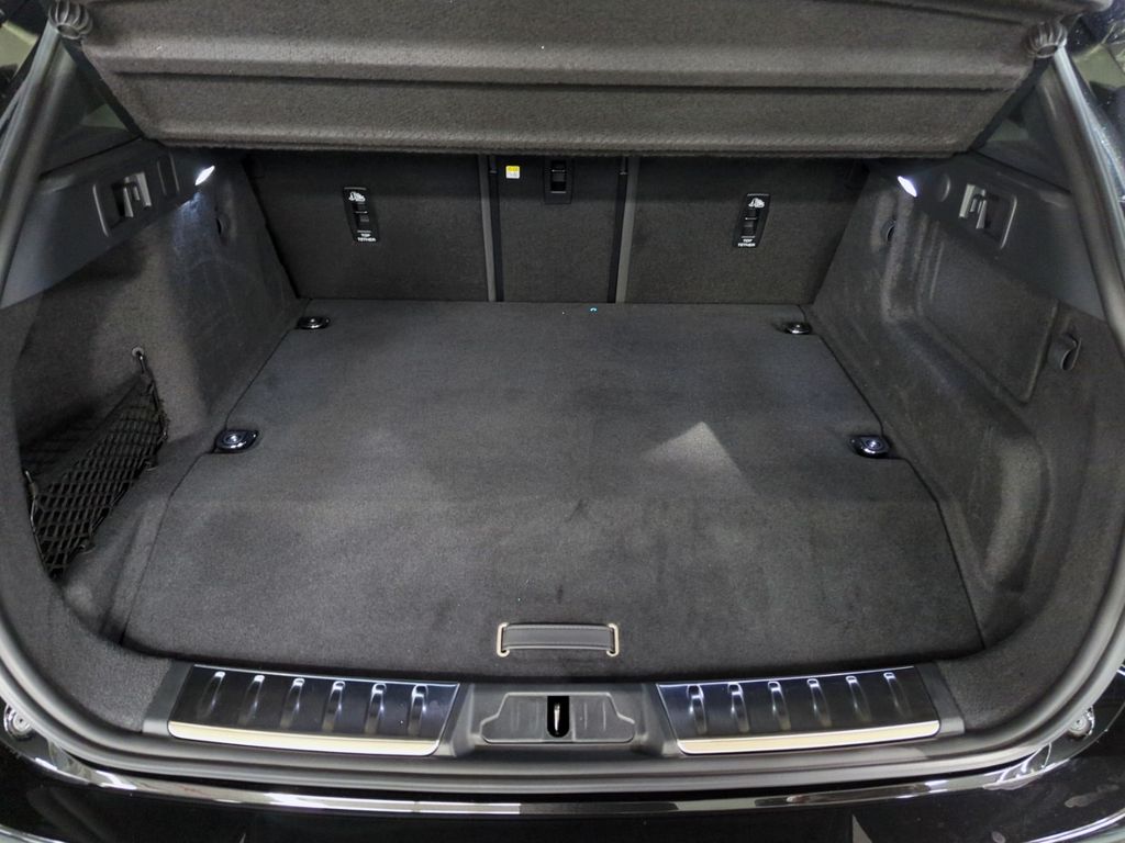 Jaguar F-Pace P400e MERIDIAN PIVI DAB 19