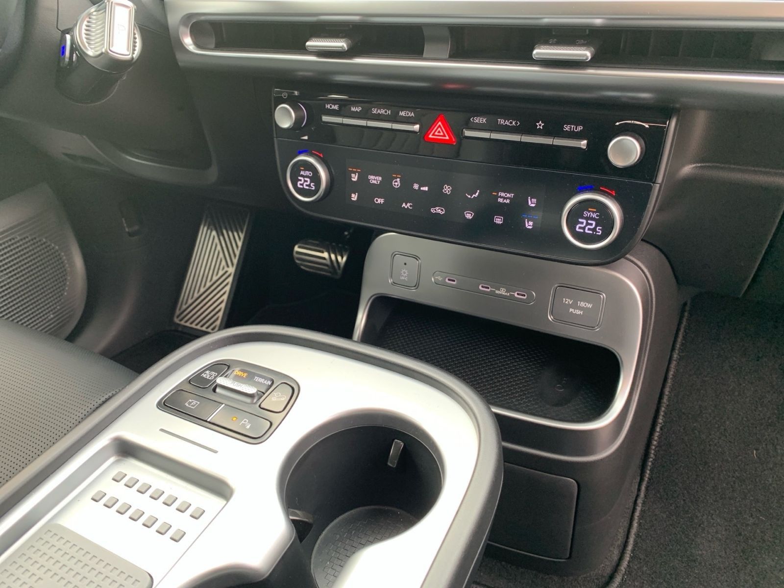 Fahrzeugabbildung Hyundai IONIQ 9 Uniq Elektro 110 kWh 4WD 7-Sitzer