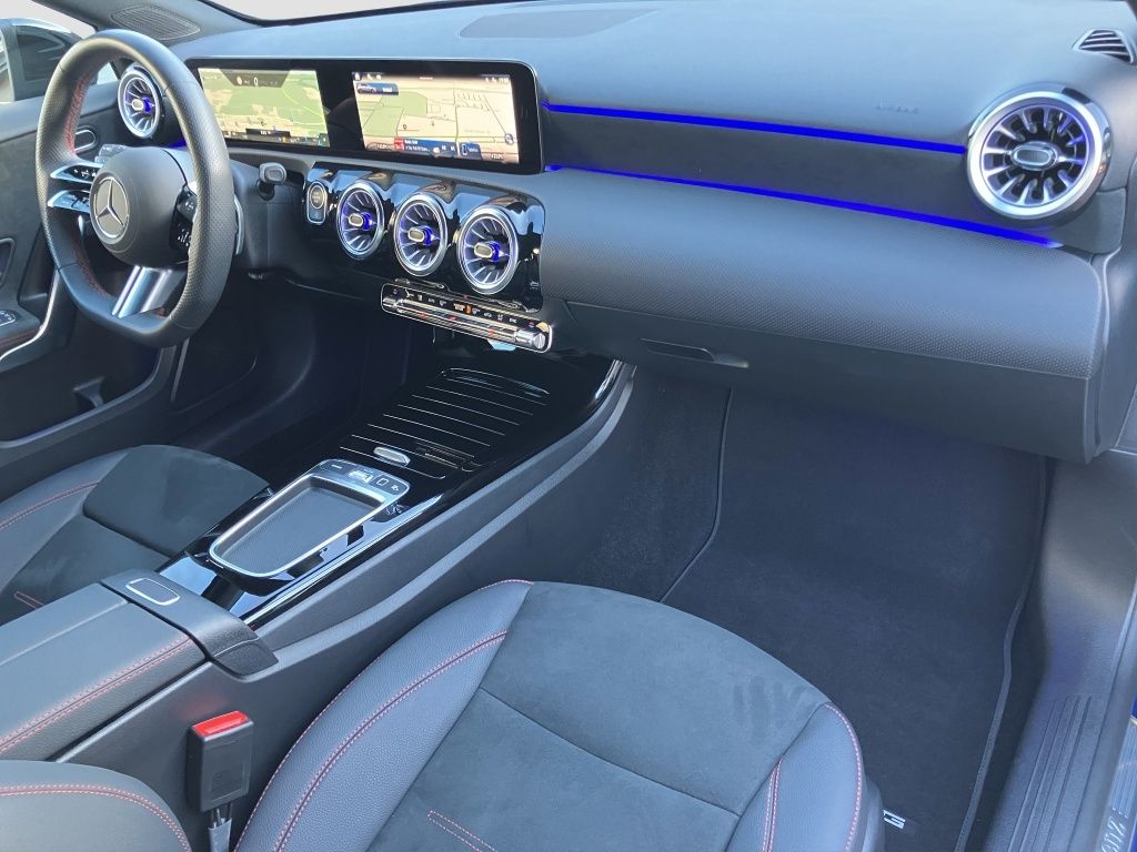 Fahrzeugabbildung Mercedes-Benz A 200 d AMG*NIGHT*DISTR*MULTIB*KEYLESS*KAM*NAVI